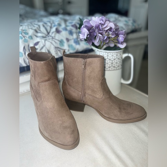 Old Navy Tan Booties - Picture 1 of 5